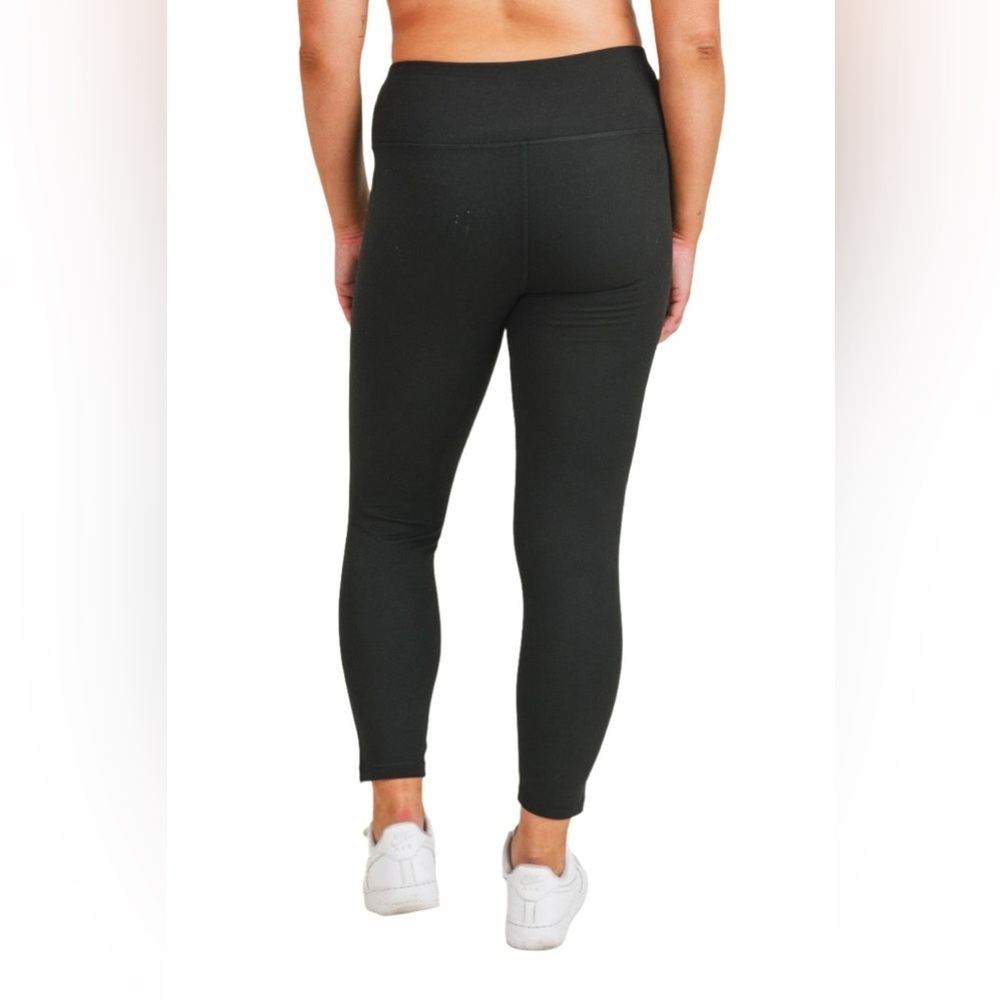 Mono B Black Cutout Active Leggings
Size: 1XL NWT - Picture 3 of 9